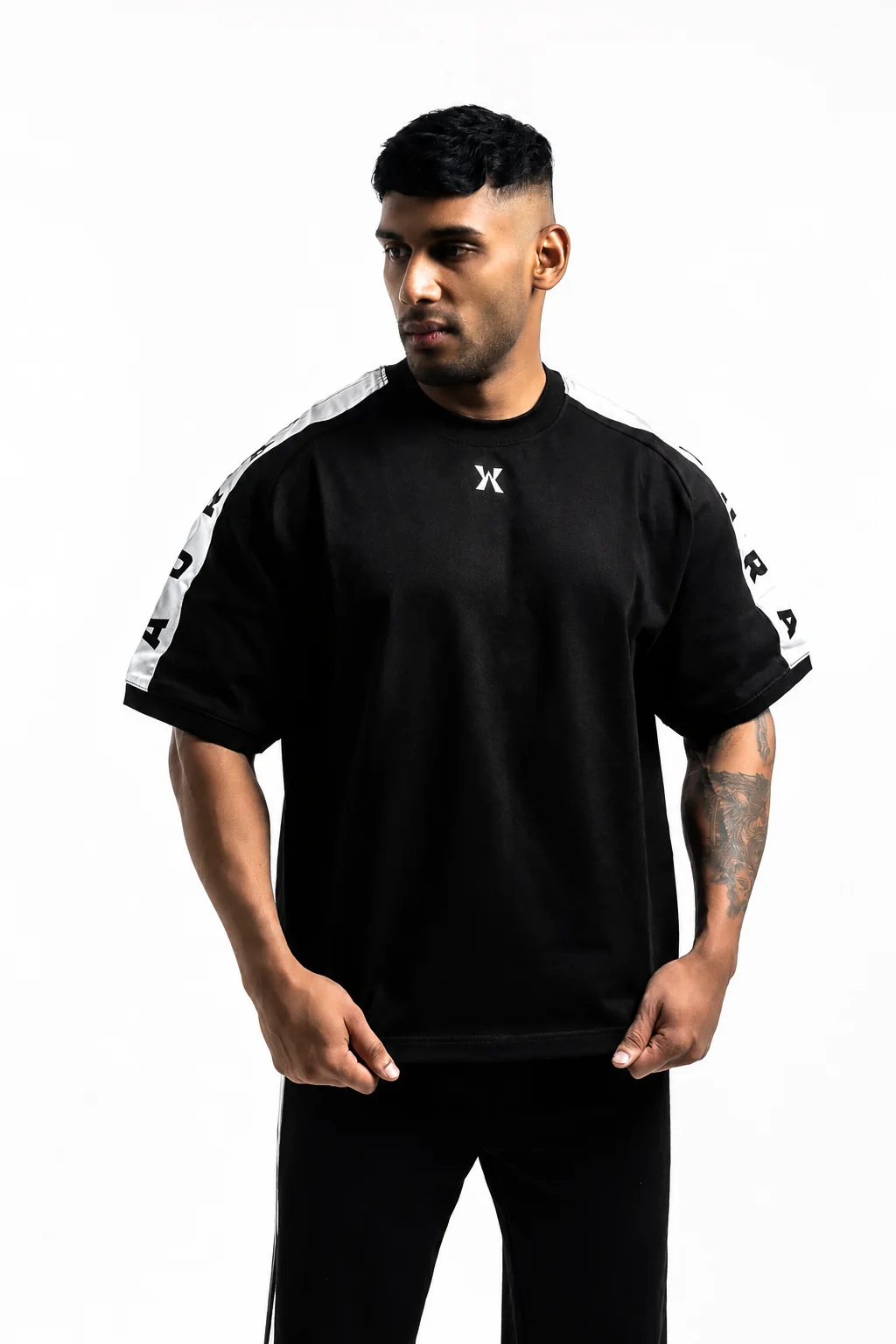 1001 -Aura Boxy Raglan Tee- JET BLACK - Image 6